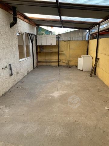 2 pisos, cercana estacion El Belloto, condominio