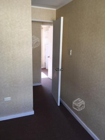 2 pisos, cercana estacion El Belloto, condominio
