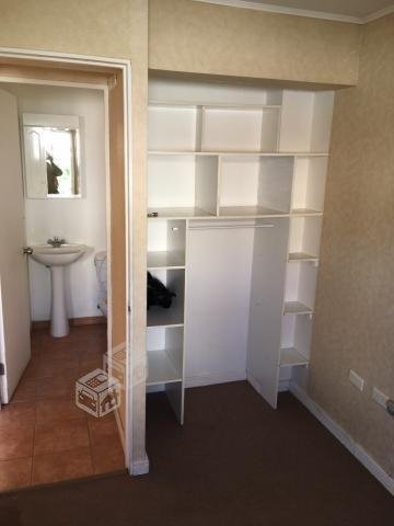 2 pisos, cercana estacion El Belloto, condominio
