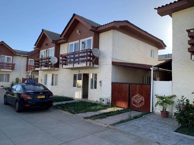 2 pisos, cercana estacion El Belloto, condominio