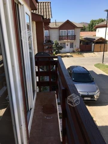 2 pisos, cercana estacion El Belloto, condominio