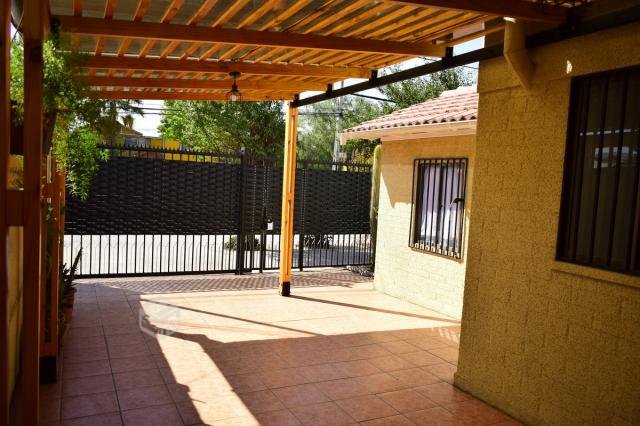 Casa avenida Lo Cruzat con Antumalal