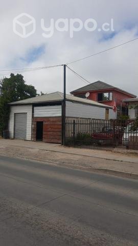 Casa con local comercial