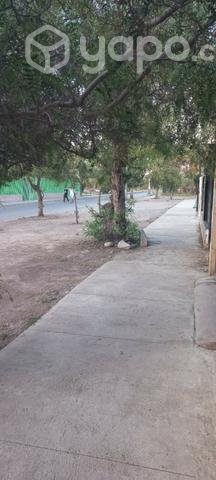 Casa con amplio terreno y frente para estacionar