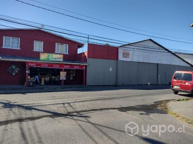 Casa con local comercial y galpon en villarrica