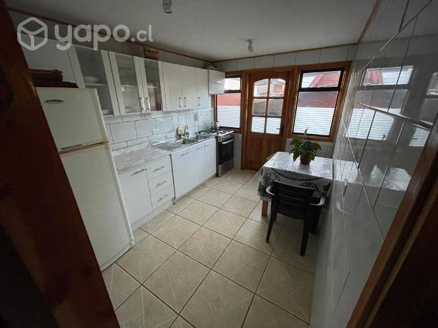 Excelente casa tres niveles a cuadras del lago 
