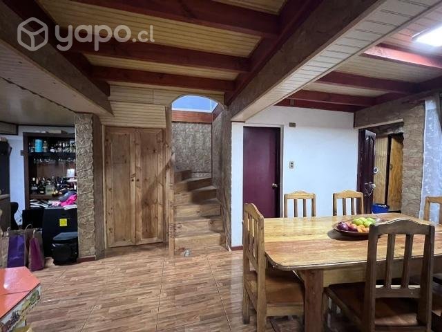 Se vende amplia casa de 2 piso en La Calera