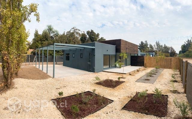 Arriendo Casa Nueva, 3 dormitorios, 2 baños.