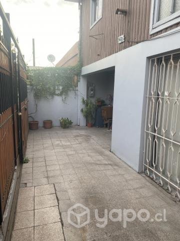 Amplia casa en avenida.